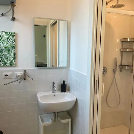 Апартаменты Nice And Comfy : Central Area Of *
